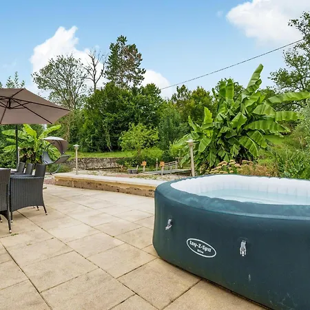 6 Bedroom Cozy In Montigny-les-Monts